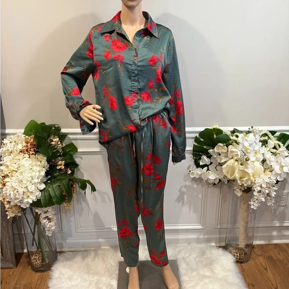 Pretty Little Thing Floral Button-Up Pajama Set - Picture 6 of 10